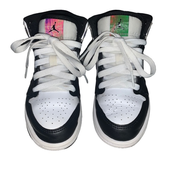 ❌🚫‼️SORRY! SOLD! AIR JORDAN 1 MID SE HEAT COLOR CHANGE KIDS SIZE 13 ❌🚫‼️ - Picture 4 of 10